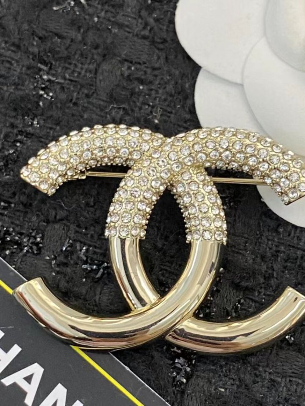 💕Chanel Half-Diamond Large Double-C Brooch - Picture 2 of 10
